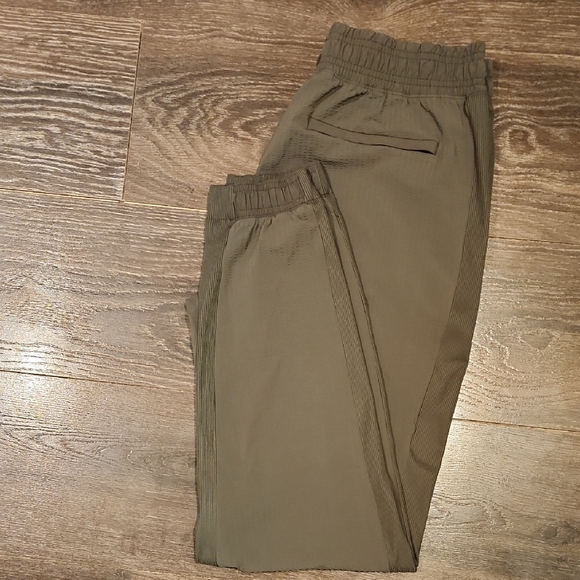 ❤️ NWOT! ATHLETA GREEN TEXTURED BROOKLYN JOGGERS, HIGH RISE, 4 - Picture 15 of 15